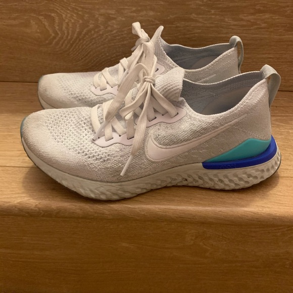 Tons of shoes - Picture 3 of 14